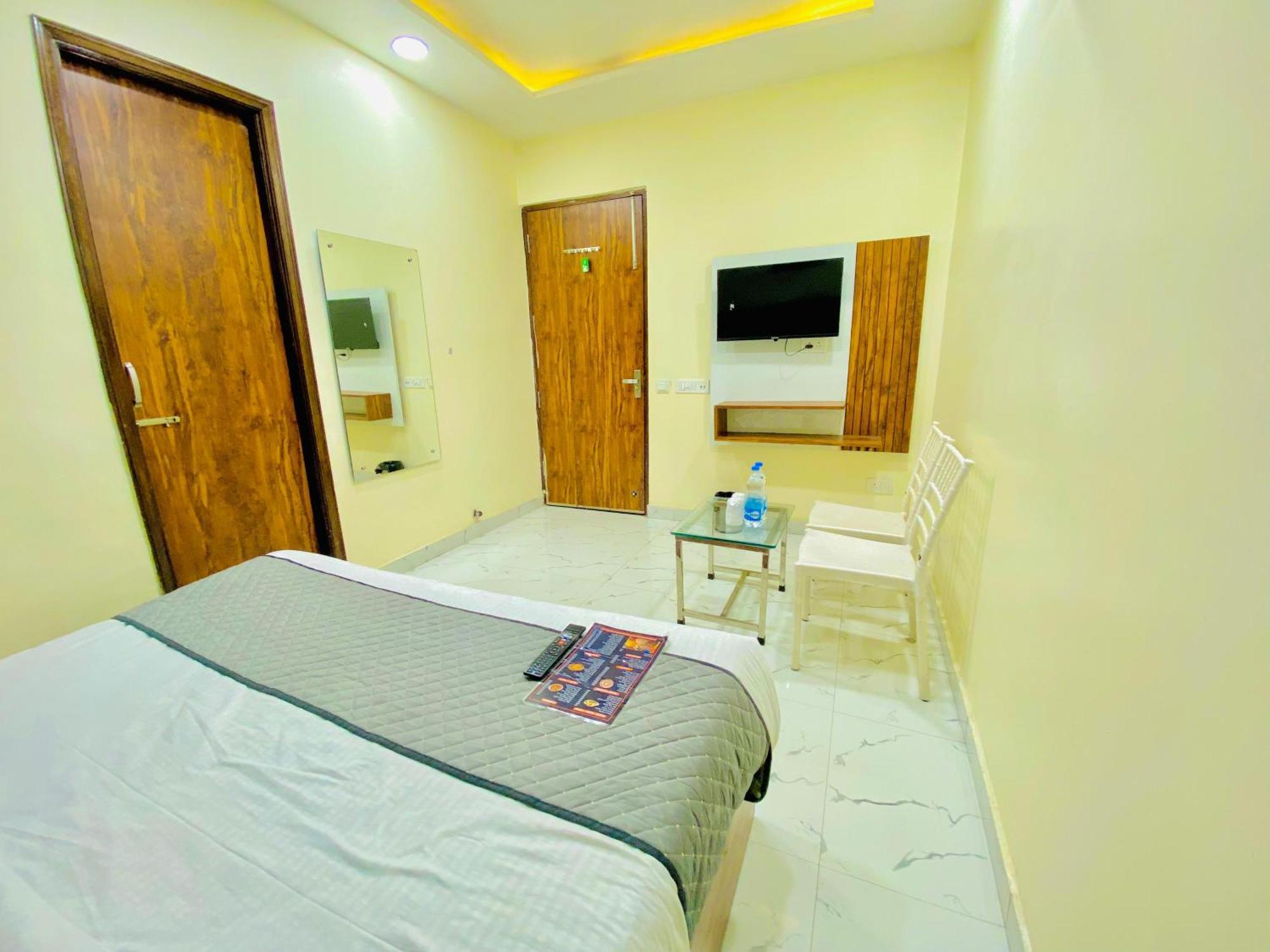 Hotel Holiday First 300 Meter From Golden Temple 阿姆利则 外观 照片