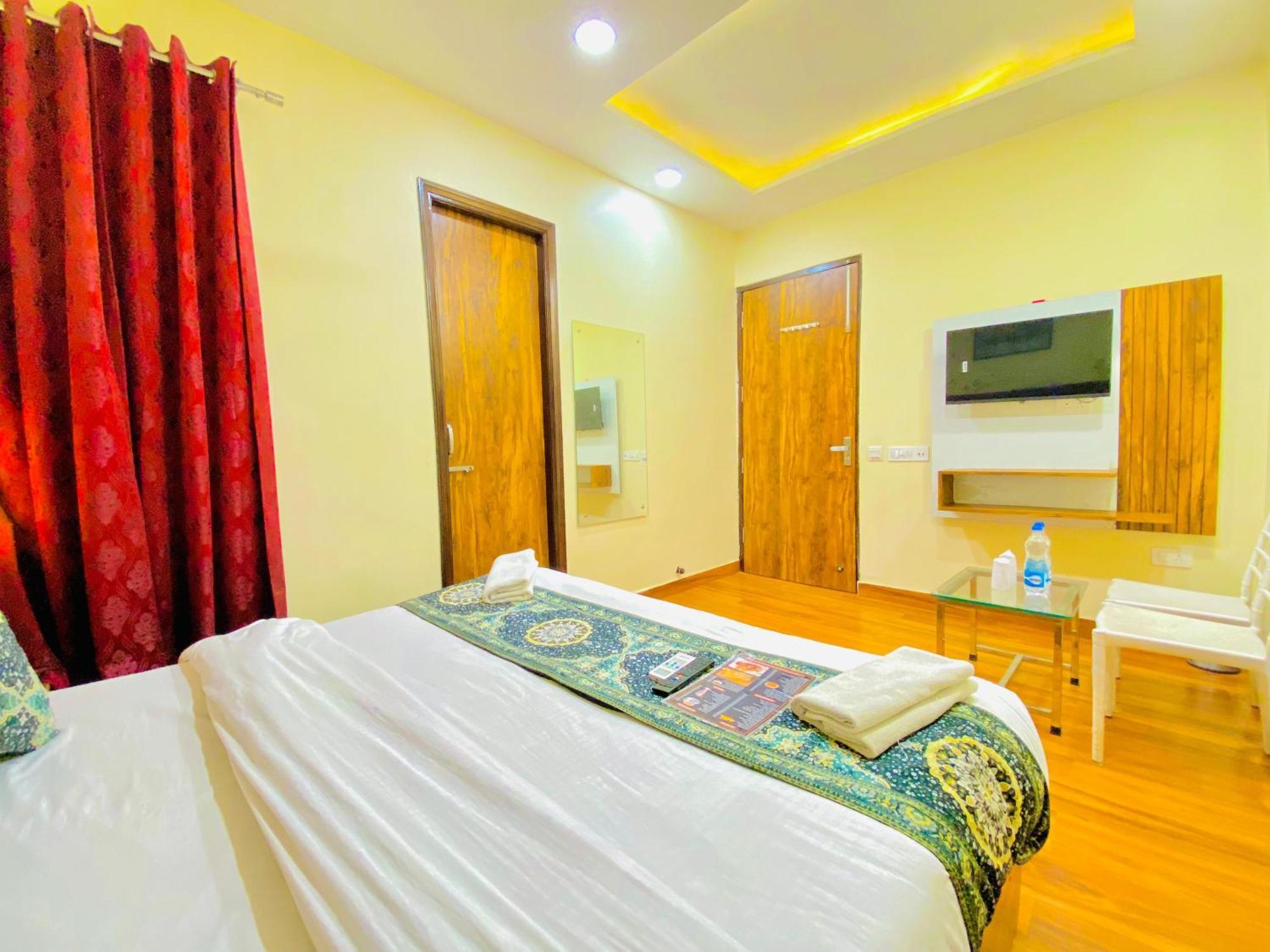 Hotel Holiday First 300 Meter From Golden Temple 阿姆利则 外观 照片