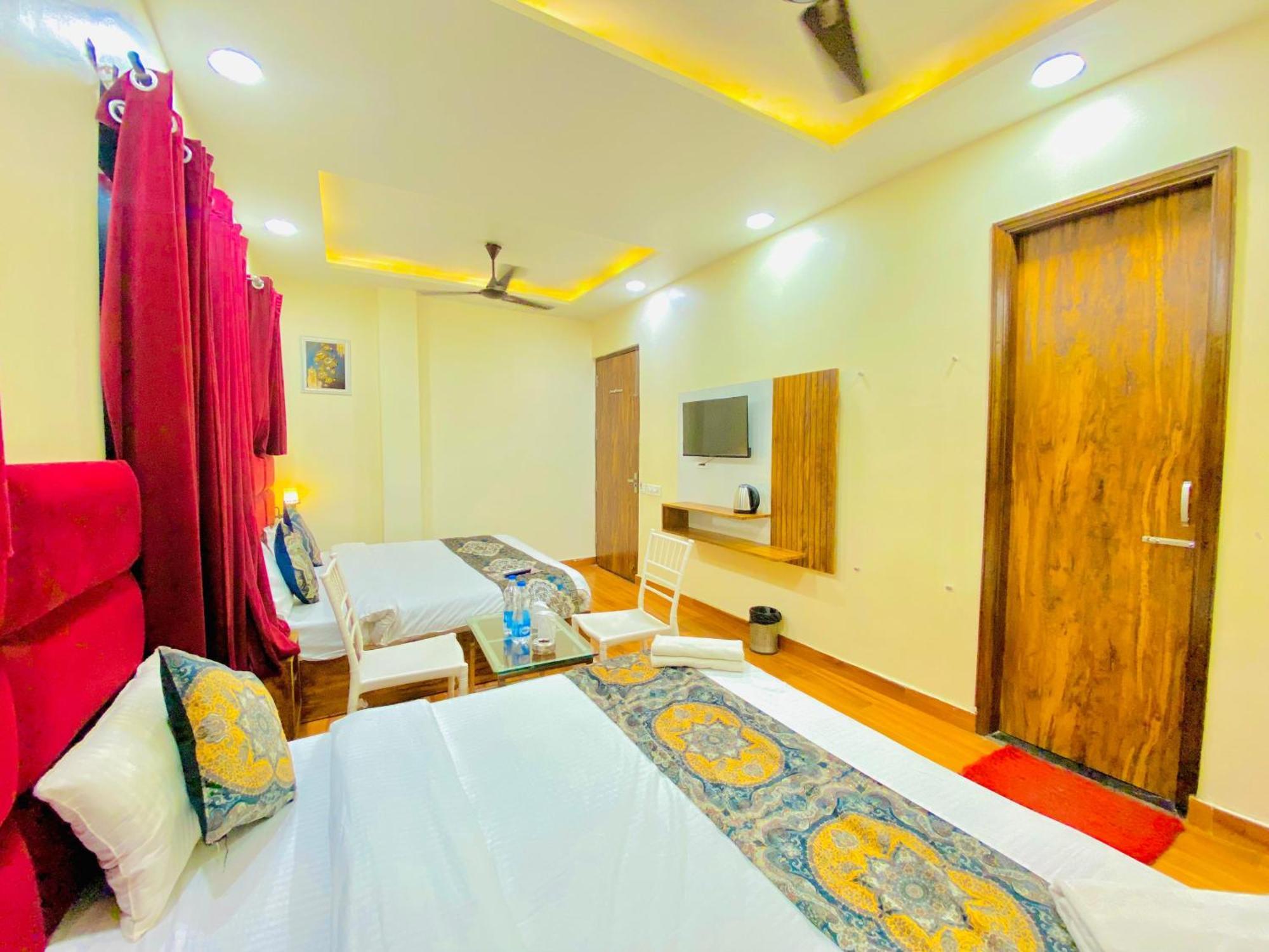 Hotel Holiday First 300 Meter From Golden Temple 阿姆利则 外观 照片